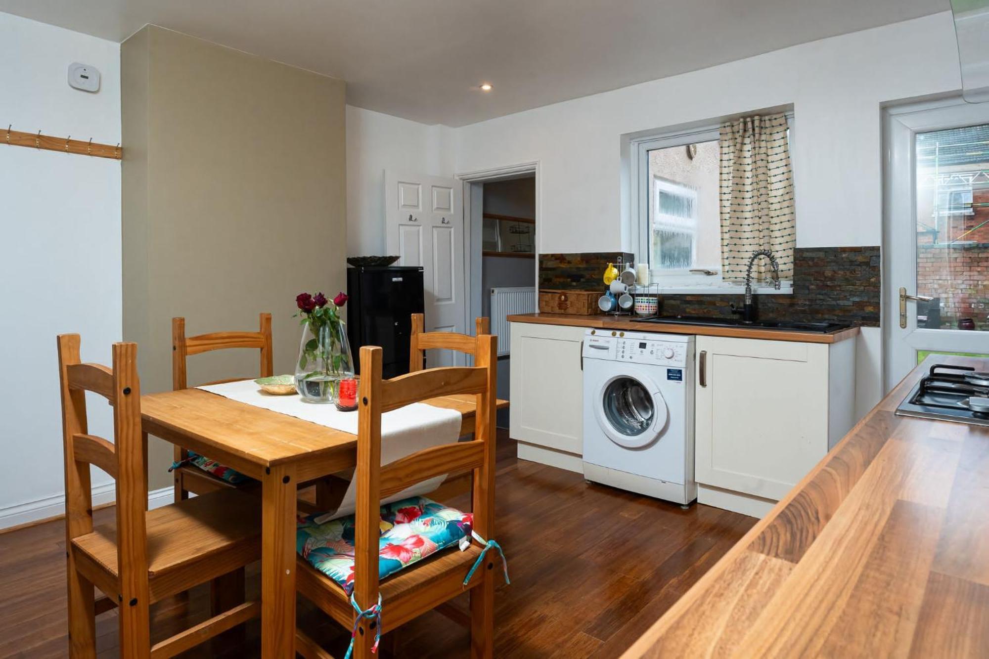 Happy Land Apartment